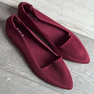 Mia pointed toe maroon flats size 6